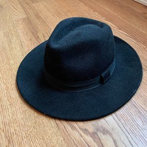 Black felt wide-brim hat